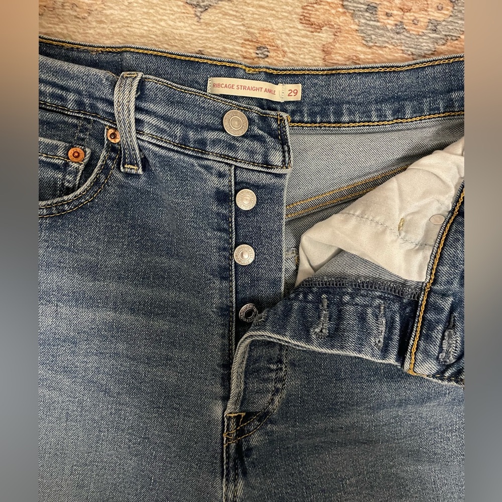Levi’s ribcage Straight ankle Jeans size 29